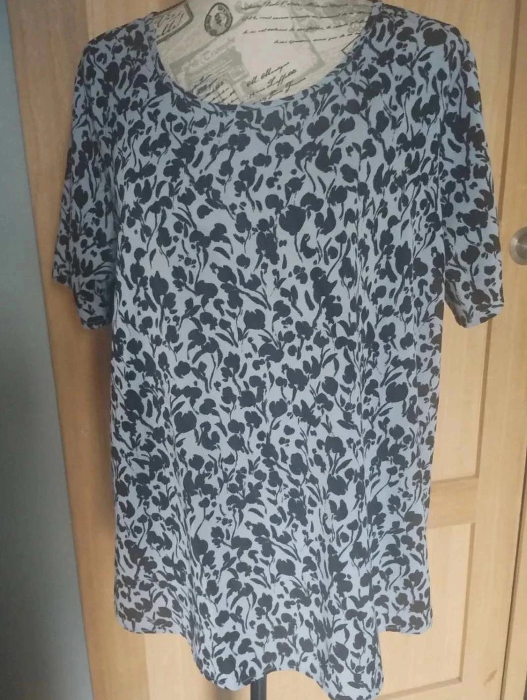 Tunique bleu clair fleurs noires, Only Carmakoma T46
